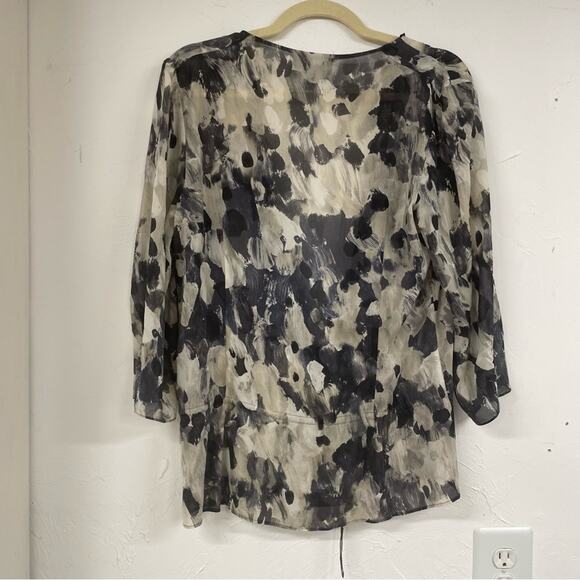 Classiques Entier Grey & White Silk Floral Print Ruffled Wrap Blouse Top Women M - Picture 10 of 10